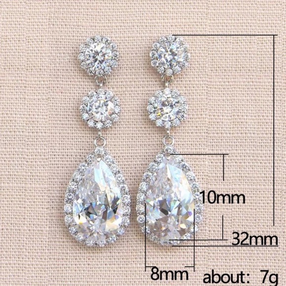 NEW 925 STERLING SILVER DIAMOND STUD EARRINGS, NICE EARRINGS, CUTE EARRINGS - Picture 3 of 3